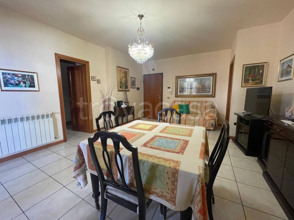 appartamento in vendita a Roma in zona Sette Bagni