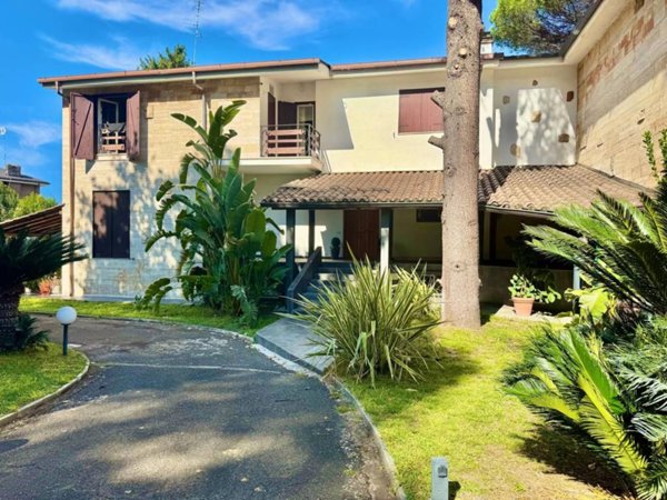 casa indipendente in vendita a Roma in zona Casal Monastero