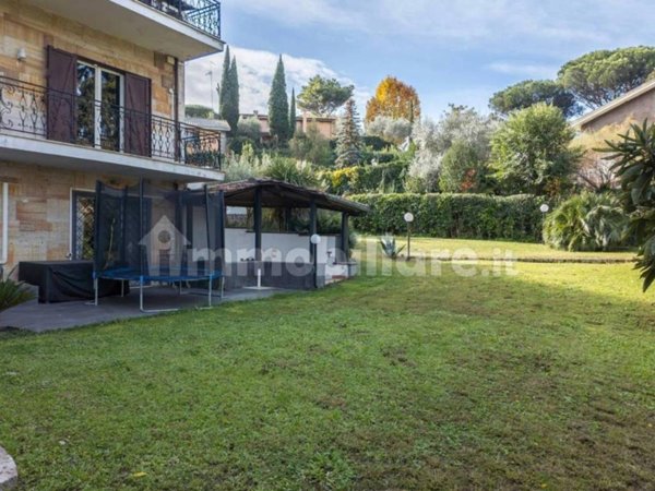 casa indipendente in vendita a Roma in zona Casal Monastero