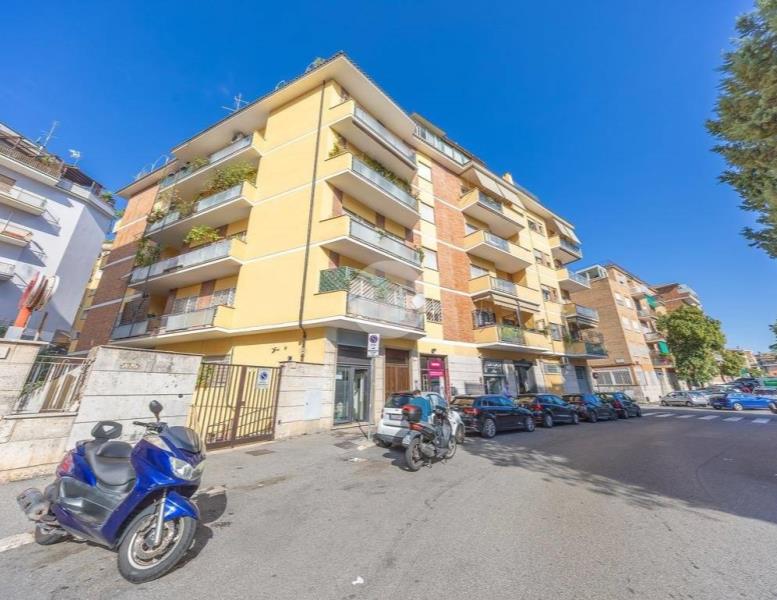 appartamento in vendita a Roma in zona Tor di Quinto