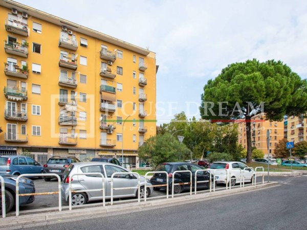 appartamento in vendita a Roma in zona Cinecittà