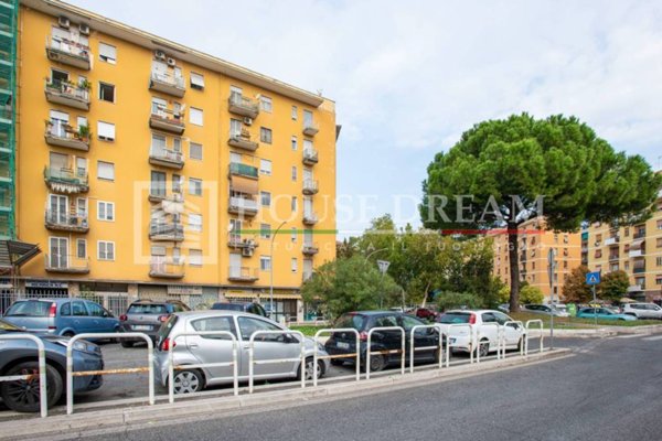 appartamento in vendita a Roma in zona Cinecittà