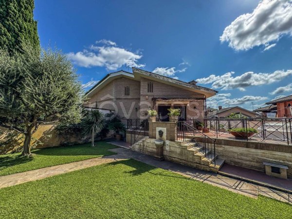 casa indipendente in vendita a Roma in zona Infernetto