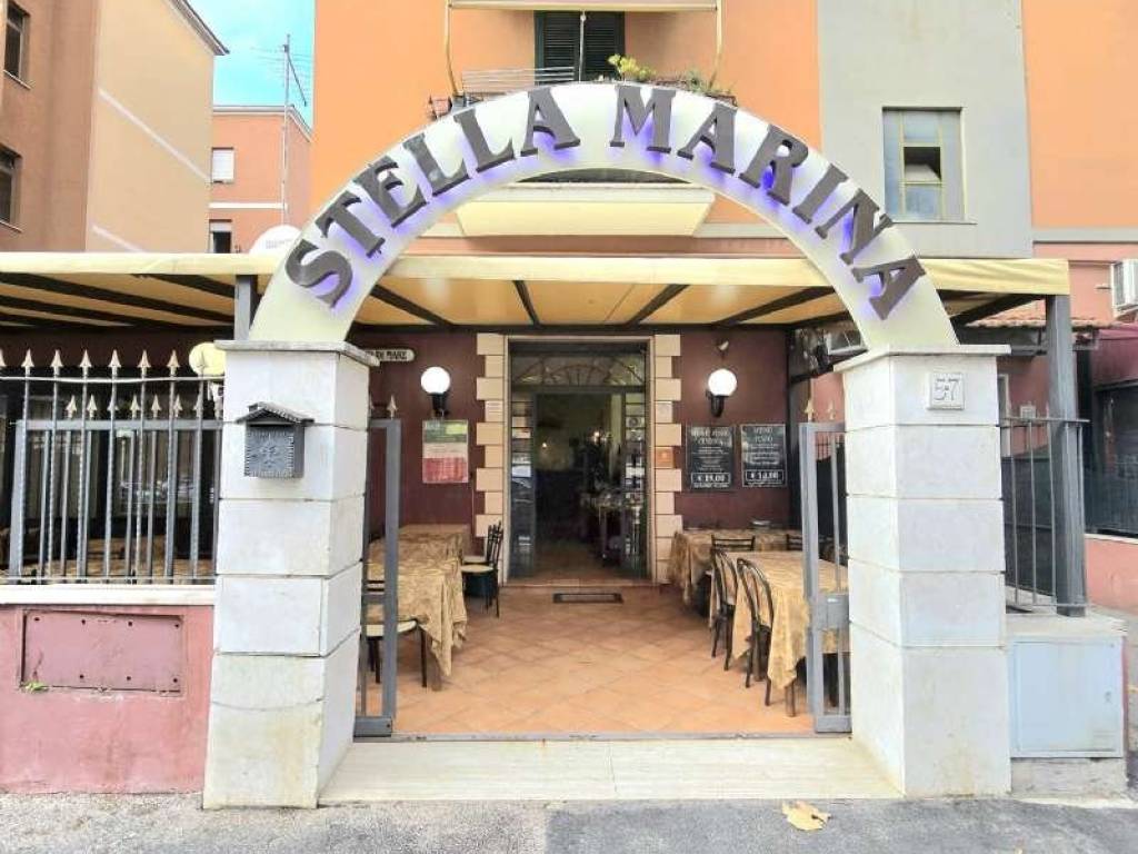 negozio in vendita a Roma in zona Prenestino-Centocelle