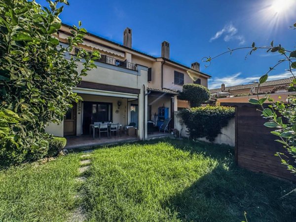 casa indipendente in vendita a Roma in zona Infernetto