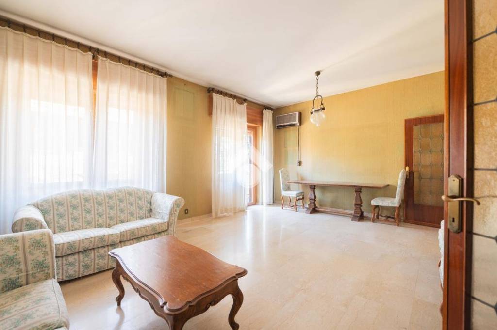 appartamento in vendita a Roma in zona Esquilino