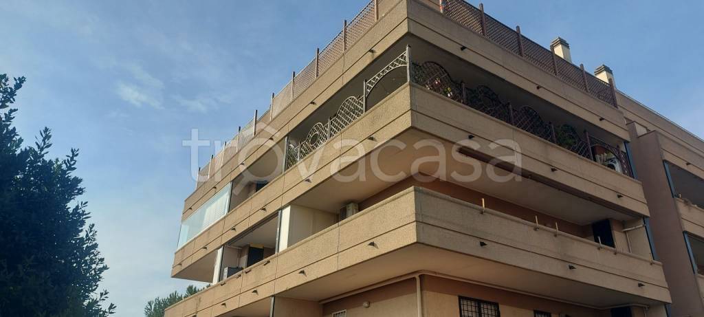 appartamento in vendita a Roma in zona Ponte di Nona