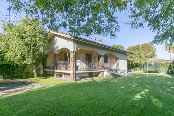 casa indipendente in vendita a Roma in zona Casal Palocco