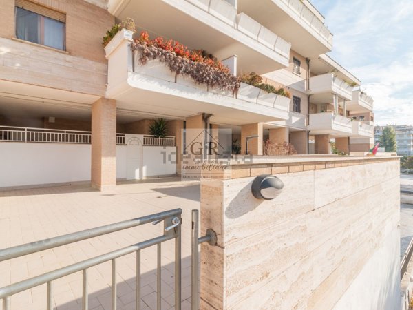 appartamento in vendita a Roma in zona Isola Farnese