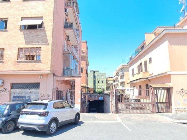 negozio in vendita a Roma in zona Prenestino-Centocelle