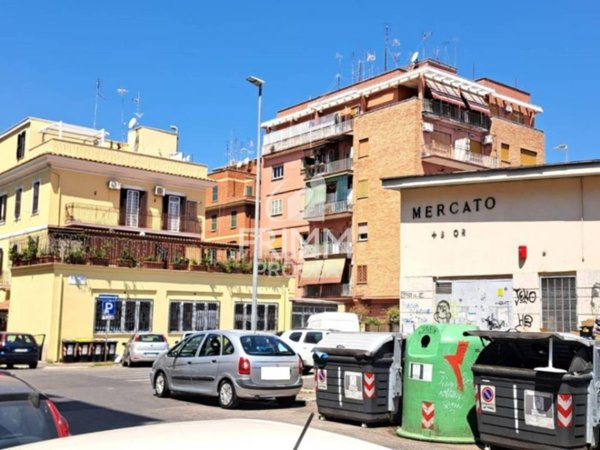 negozio in vendita a Roma in zona Prenestino-Centocelle