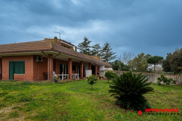 casa indipendente in vendita a Roma in zona Osteria Nuova