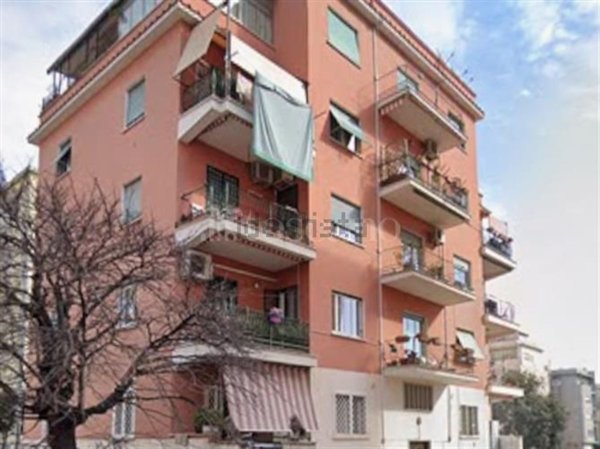 appartamento in vendita a Roma in zona Ostiense
