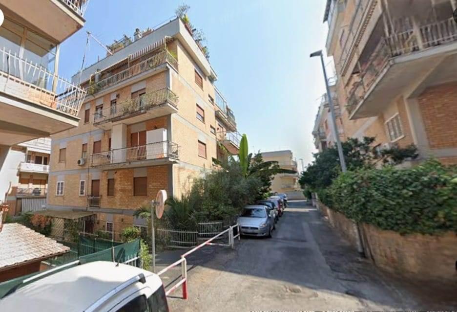 appartamento in vendita a Roma in zona Tomba di Nerone