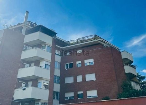 appartamento in vendita a Roma in zona Tomba di Nerone