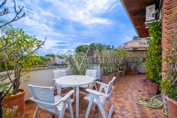 appartamento in vendita a Roma in zona Tomba di Nerone