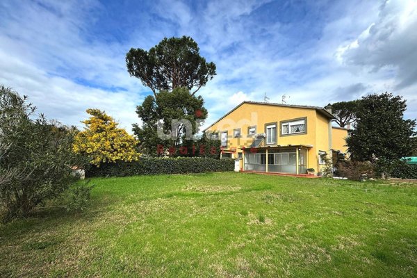casa indipendente in vendita a Roma in zona Casal Palocco