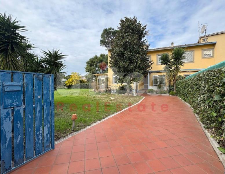 casa indipendente in vendita a Roma in zona Casal Palocco