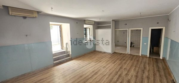 negozio in vendita a Roma in zona Appio Claudio