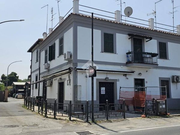 negozio in vendita a Roma in zona Appio Claudio