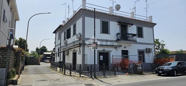 negozio in vendita a Roma in zona Appio Claudio