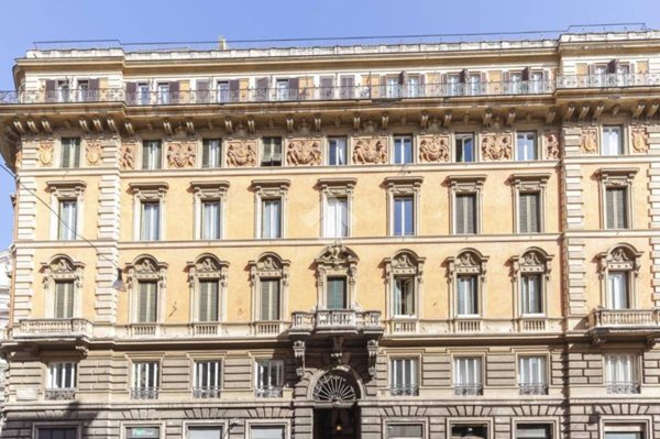 appartamento in vendita a Roma in zona Parione/Sant'Eustachio