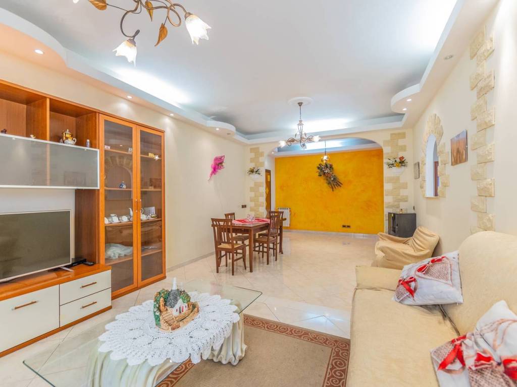 appartamento in vendita a Roma in zona Torre Angela