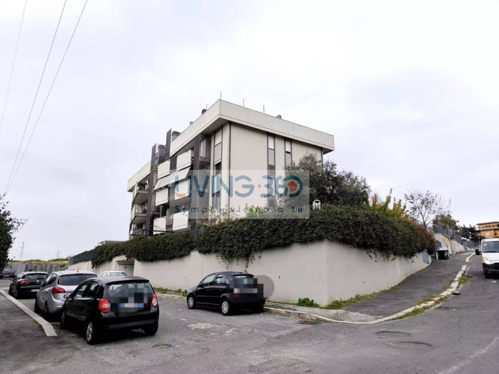 appartamento in vendita a Roma in zona Selva Candida