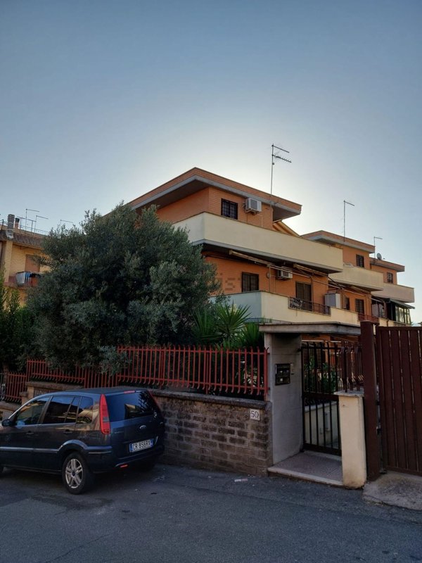 casa indipendente in vendita a Roma in zona Tor Bella Monaca