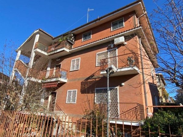 appartamento in vendita a Roma in zona Corviale
