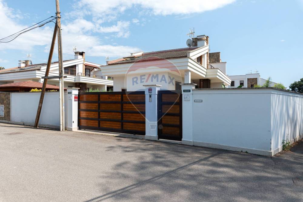 casa indipendente in vendita a Roma in zona Infernetto