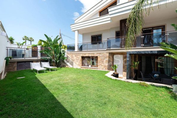 casa indipendente in vendita a Roma in zona Infernetto