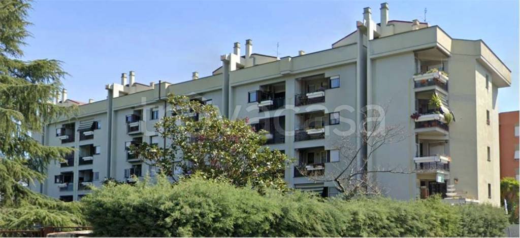 ufficio in vendita a Roma in zona Torre Angela