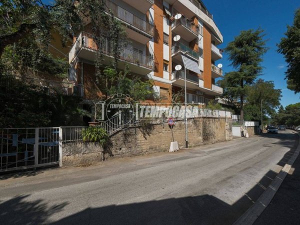 appartamento in vendita a Roma in zona Grottarossa