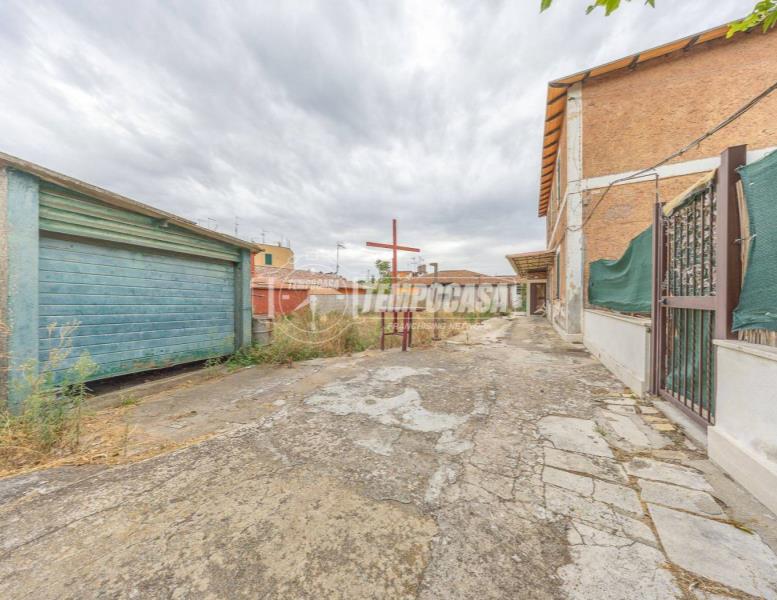 casa indipendente in vendita a Roma in zona Tuscolano