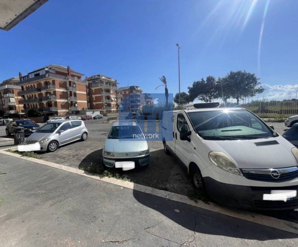 negozio in vendita a Roma in zona Ostia Antica