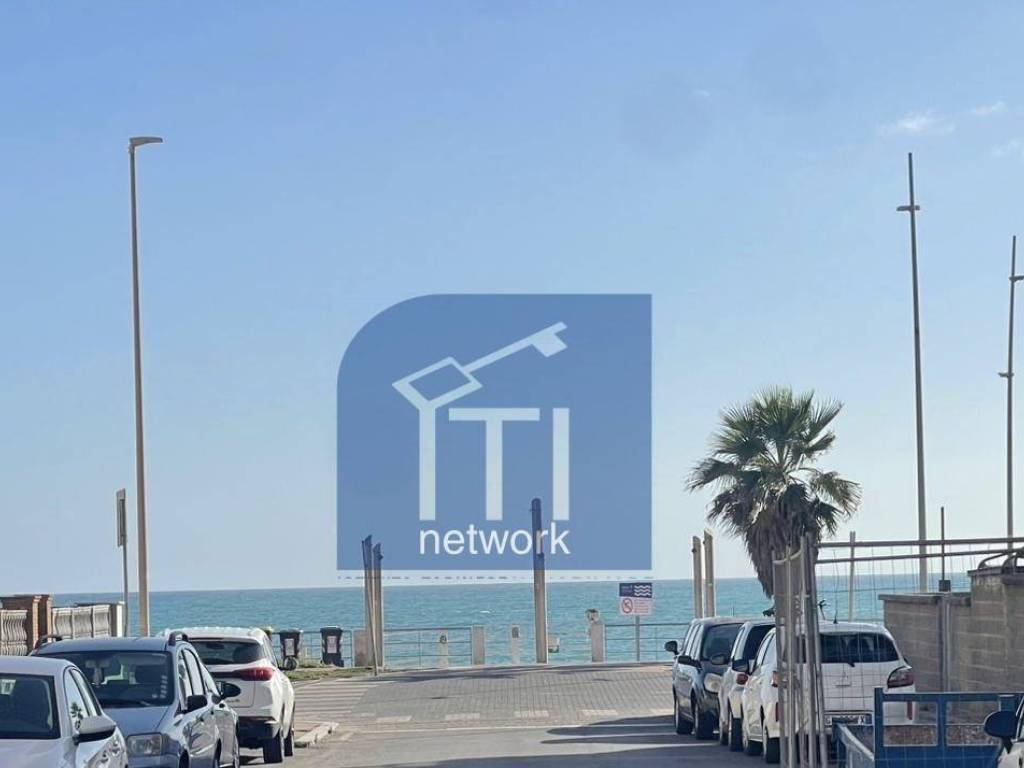 negozio in vendita a Roma in zona Ostia Antica