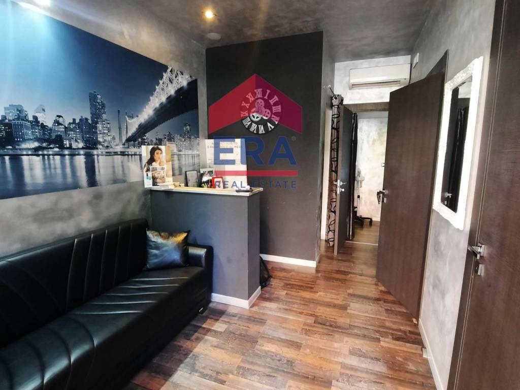 negozio in vendita a Roma in zona Appio Claudio