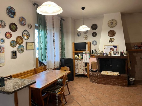 casa indipendente in vendita a Roma in zona Longarina
