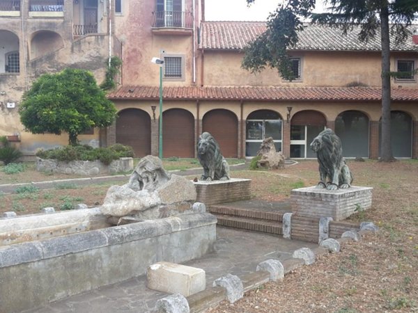negozio in vendita a Roma in zona Castelverde