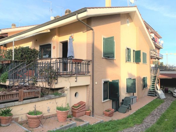 casa indipendente in vendita a Roma in zona Ponte di Nona