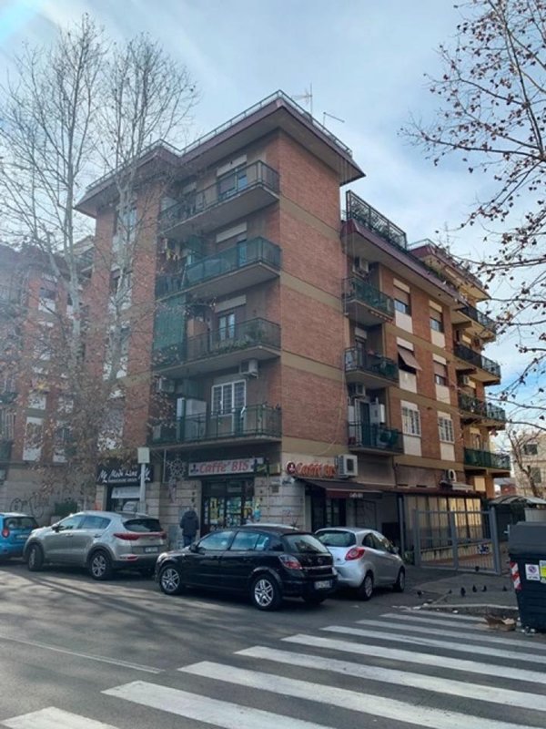 appartamento in vendita a Roma in zona Alessandrino
