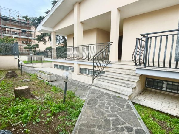casa indipendente in vendita a Roma in zona Lunghezza