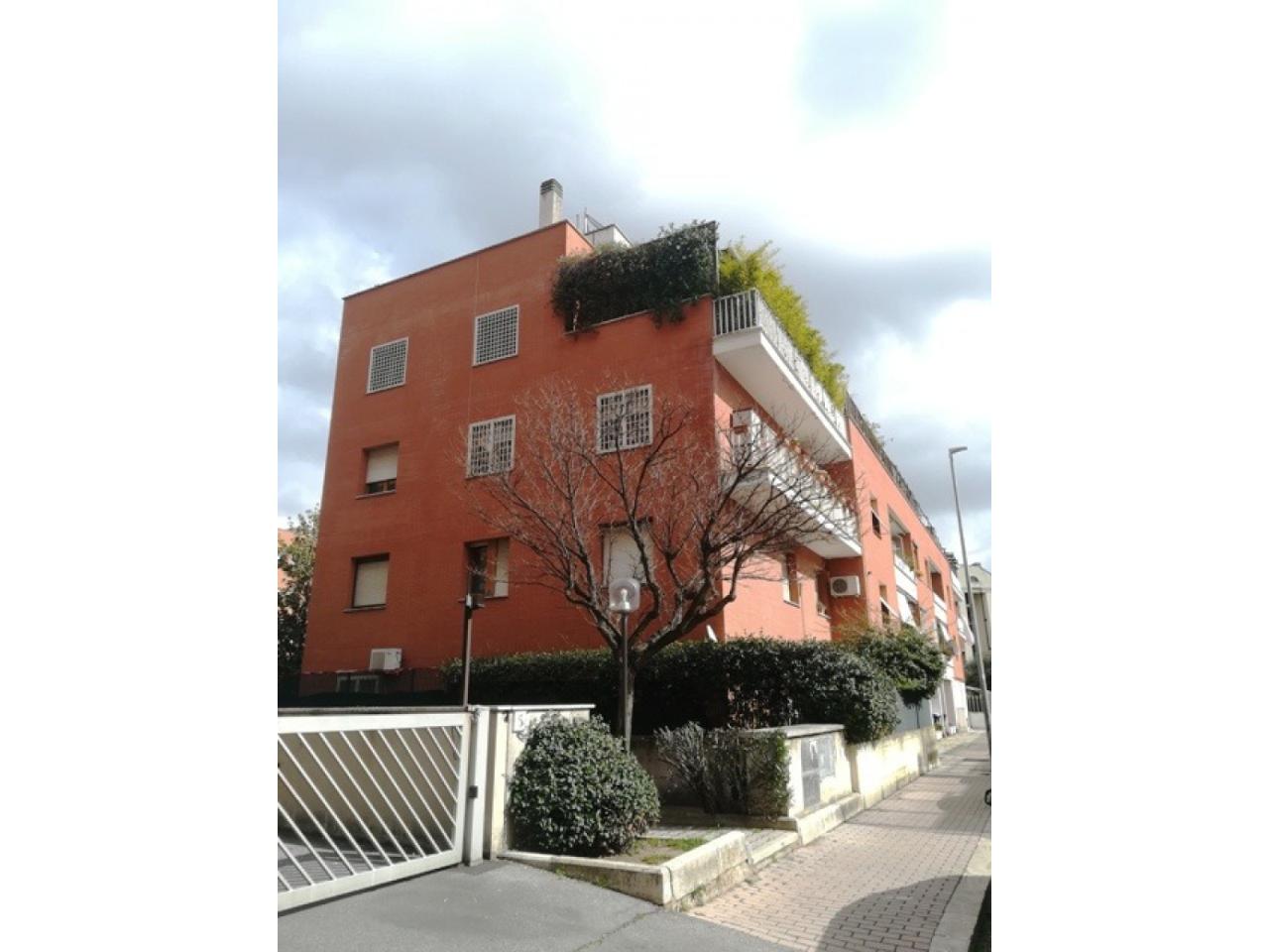 appartamento in vendita a Roma in zona Casal Monastero
