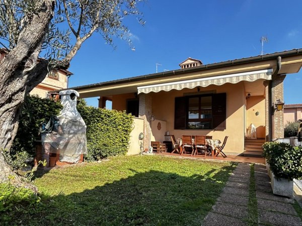 casa indipendente in vendita a Roma in zona Infernetto