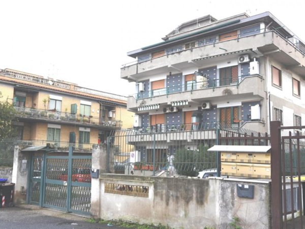 appartamento in vendita a Roma in zona Torre Angela