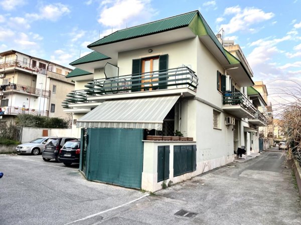 appartamento in vendita a Roma in zona Torre Angela