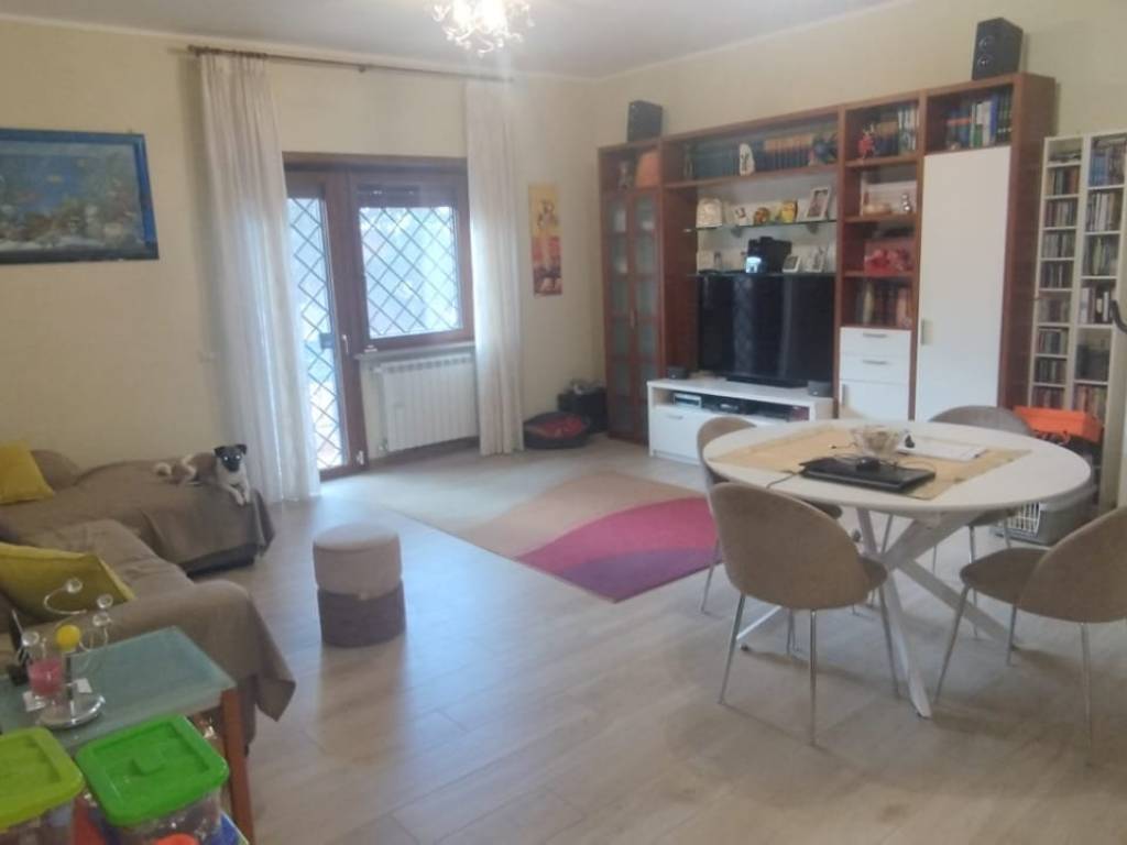 casa indipendente in vendita a Roma in zona Casal Palocco