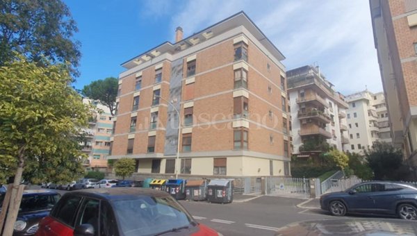 appartamento in vendita a Roma in zona Ardeatino