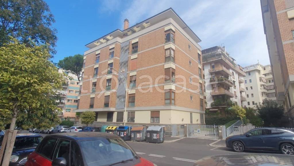 appartamento in vendita a Roma in zona Ardeatino